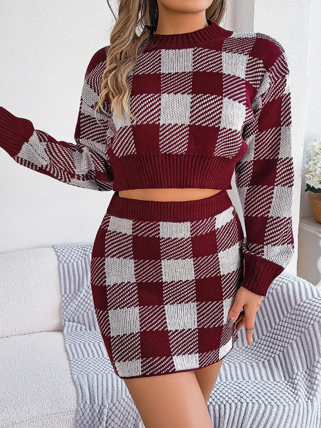 Conjunto de suéter y falda con cuello redondo a cuadros