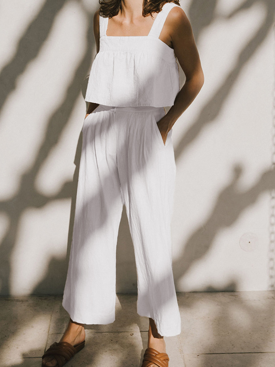 Conjunto de top y pantalón con tirantes anchos y escote cuadrado