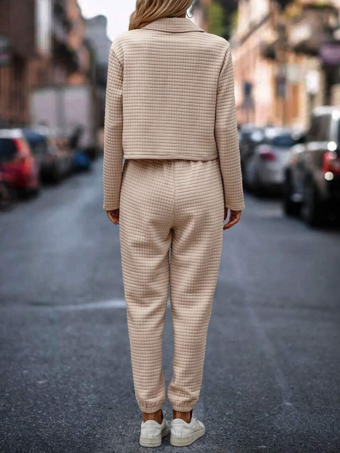 Conjunto de pantalón y top con botones a presión y textura a cuadros