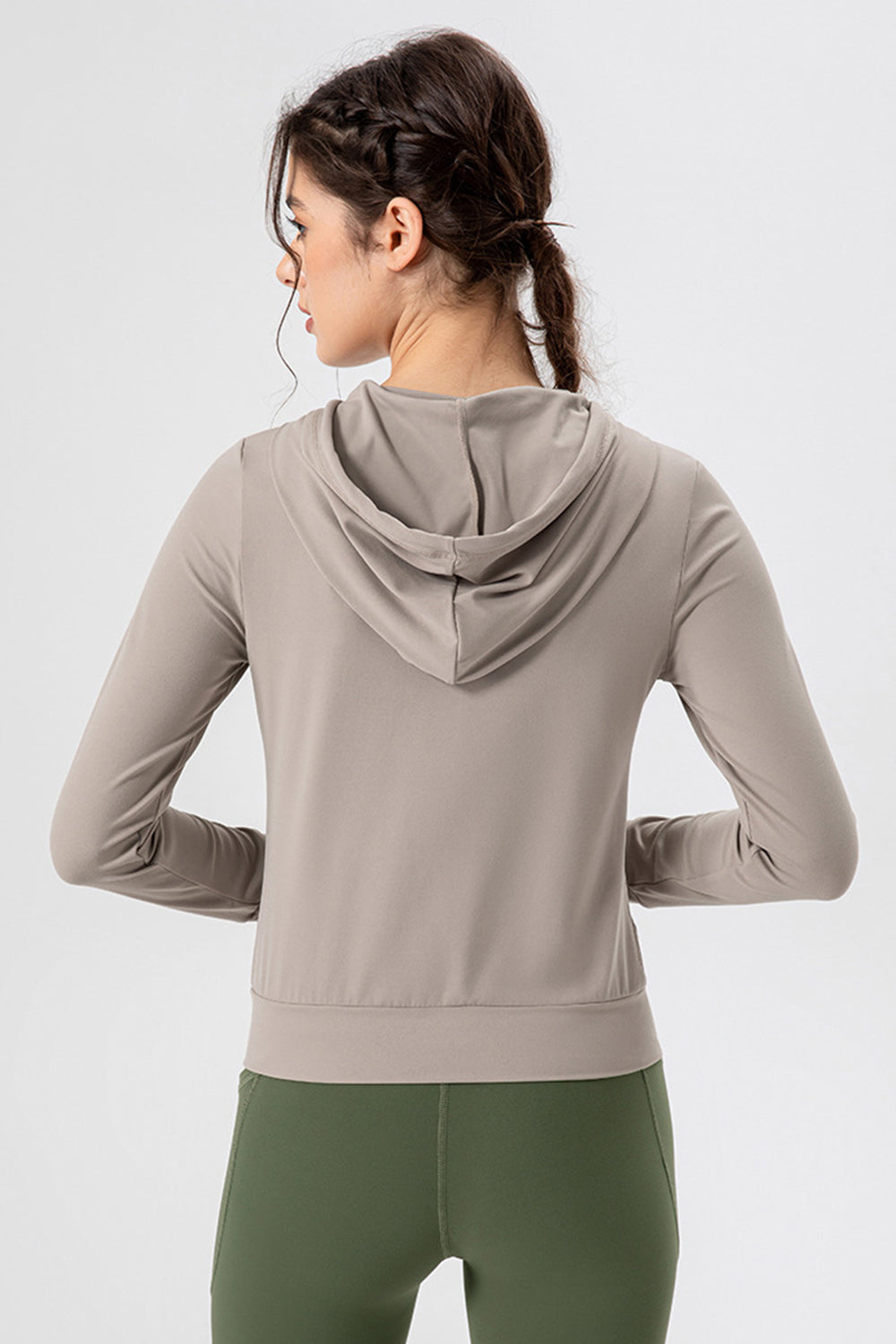 Prendas de abrigo activas con capucha, cremallera y cordón