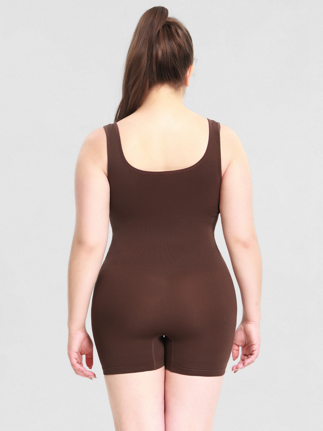 Mono moldeador con escote redondo y tirantes anchos