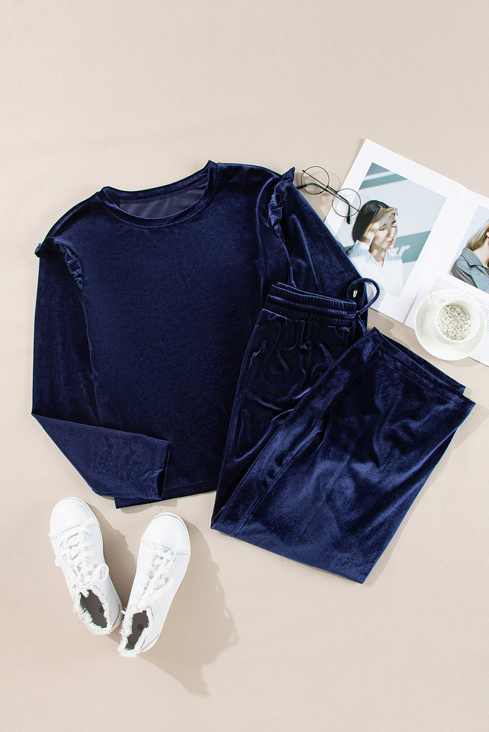 Conjunto de pantalón y top de manga larga con cuello redondo y volantes