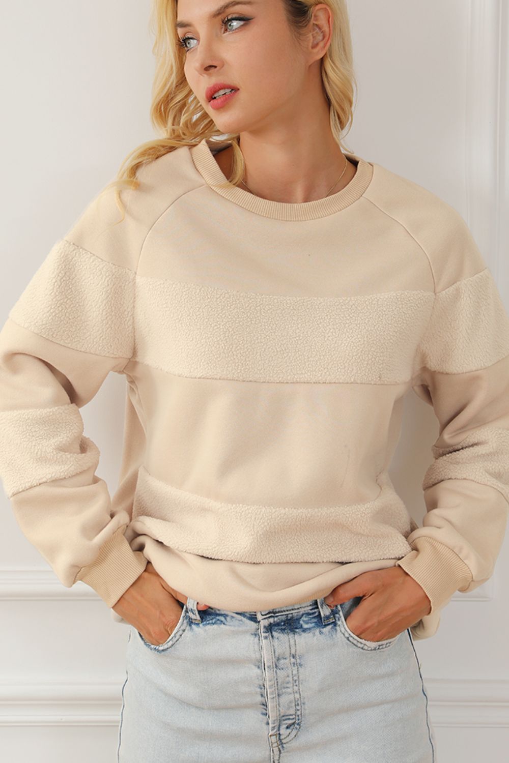 Sudadera con cuello redondo y mangas raglán