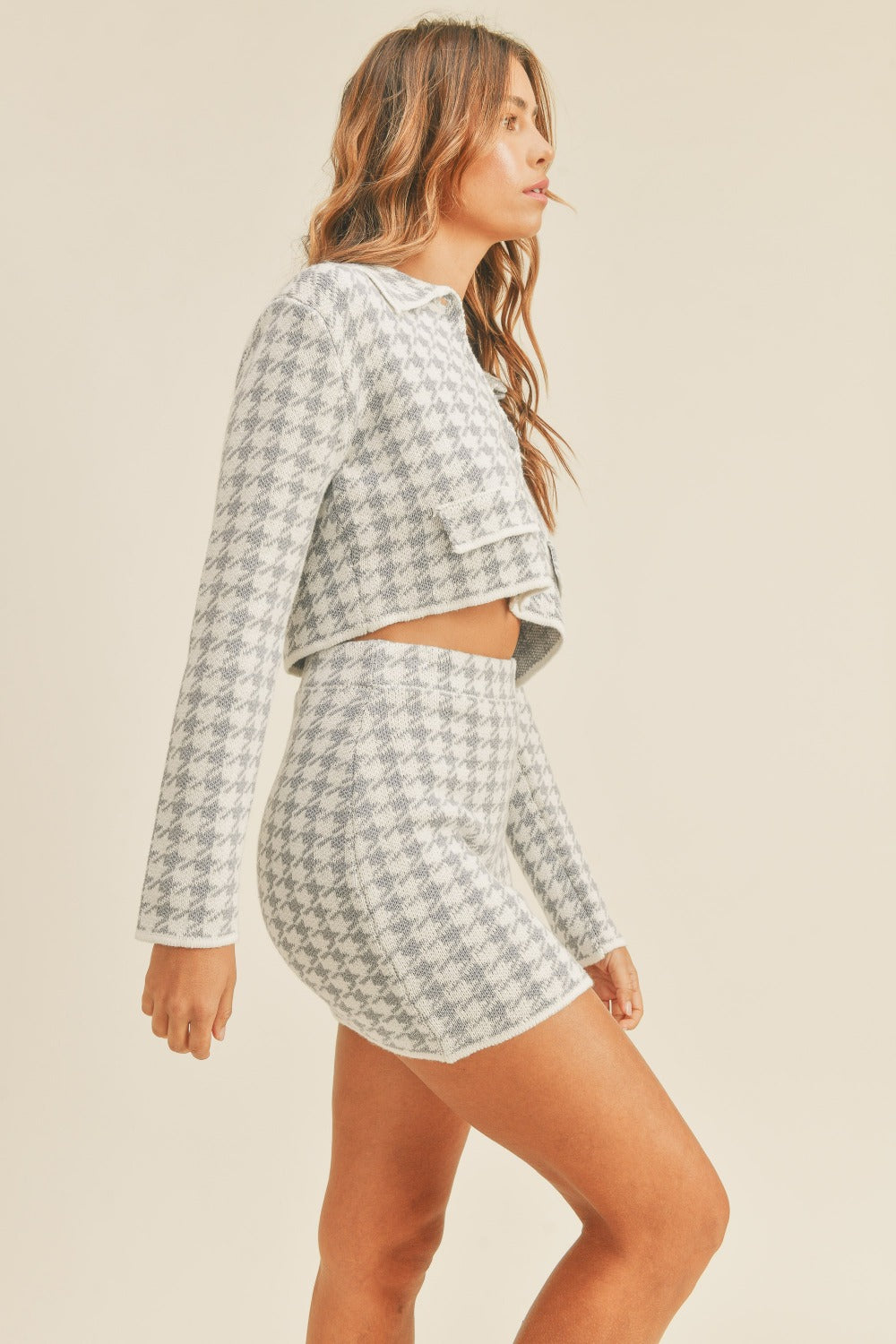 Conjunto de minifalda y cárdigan de punto con estampado de pata de gallo de MABLE