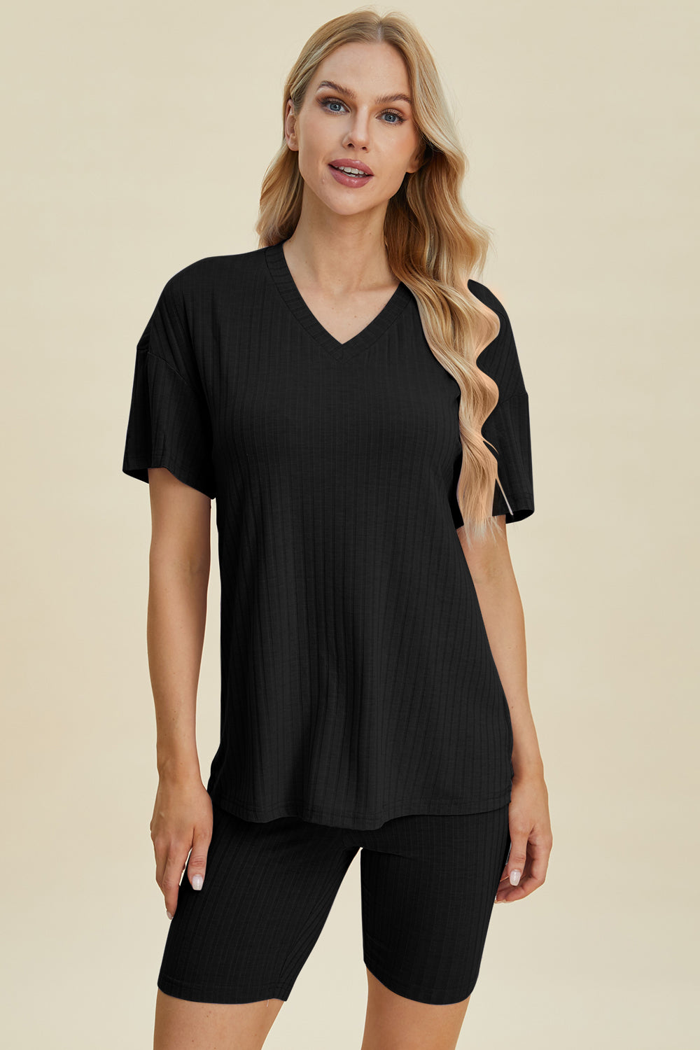 Conjunto de camiseta y pantalones cortos de manga corta con escote en V y canalé de talla grande Basic Bae