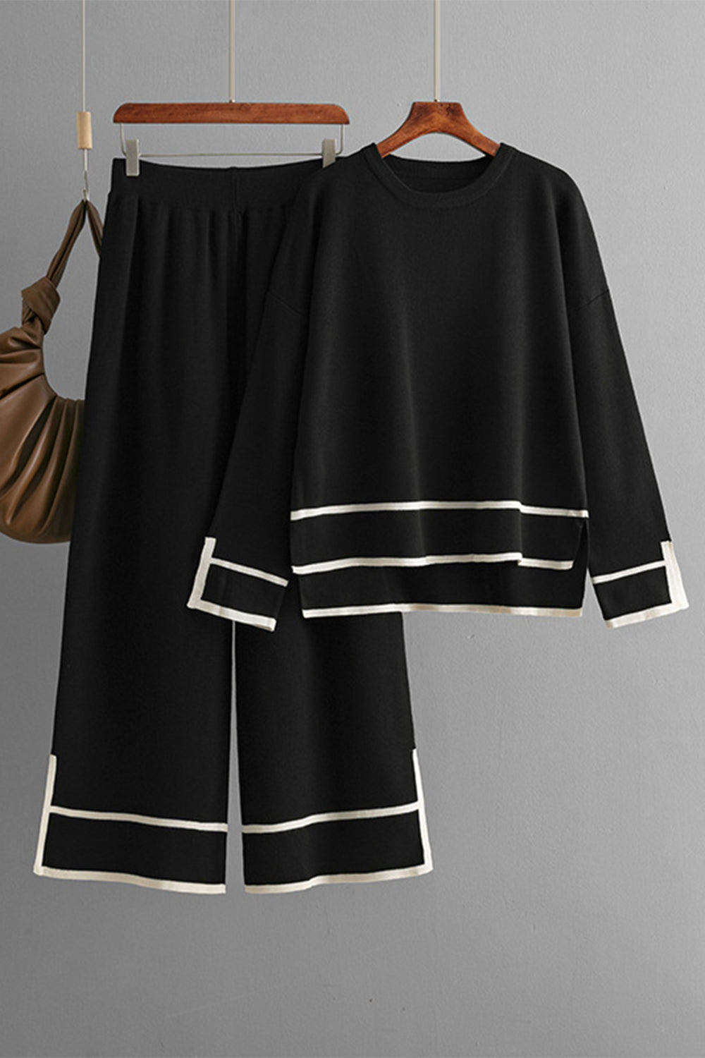 Conjunto de suéter y pantalón con cuello redondo alto y bajo