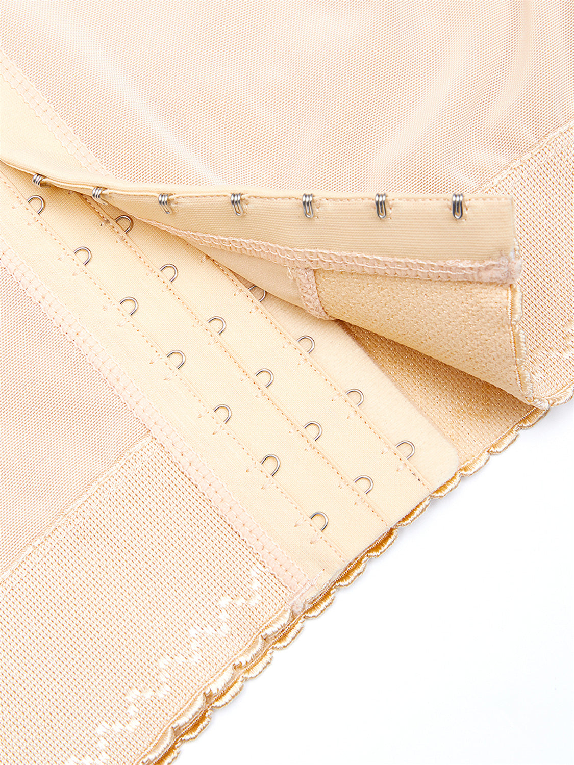 Pantalones cortos moldeadores con detalle de encaje y ganchos en tamaño completo