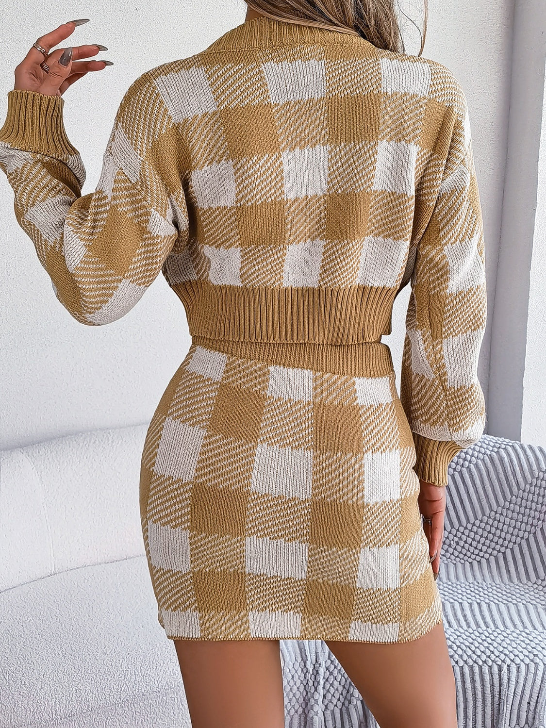 Conjunto de suéter y falda con cuello redondo a cuadros