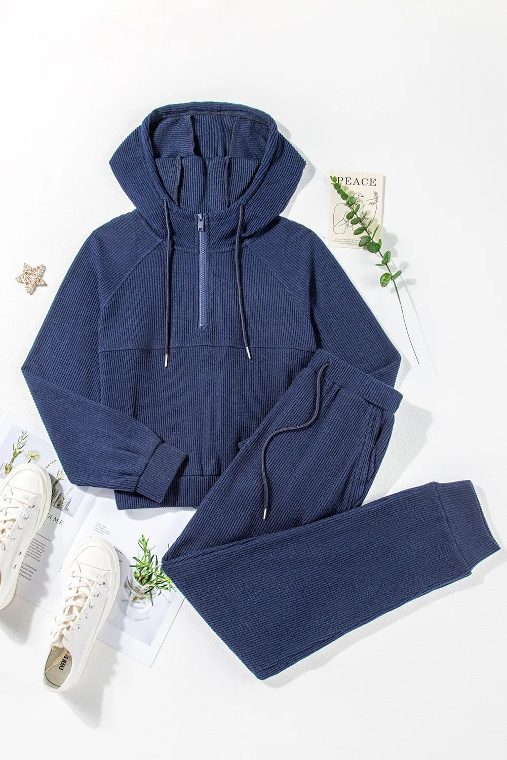 Conjunto deportivo con sudadera con capucha y pantalones deportivos con media cremallera y cordón