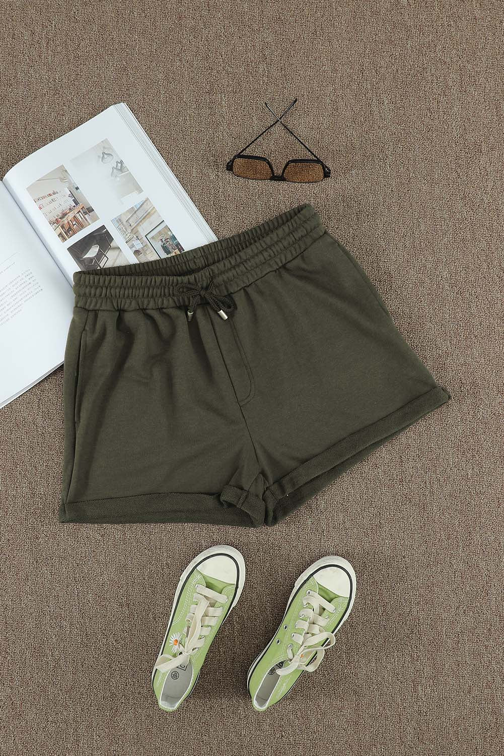 Pantalones cortos con puños y cordón en la cintura