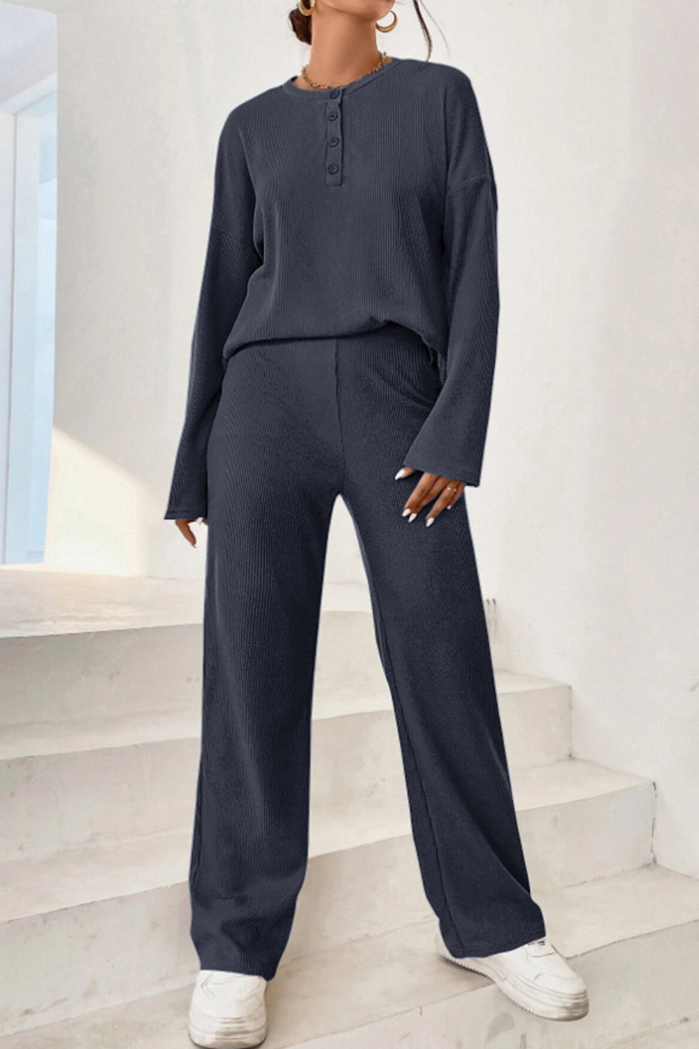 Conjunto de pantalón y top con medio botón acanalado