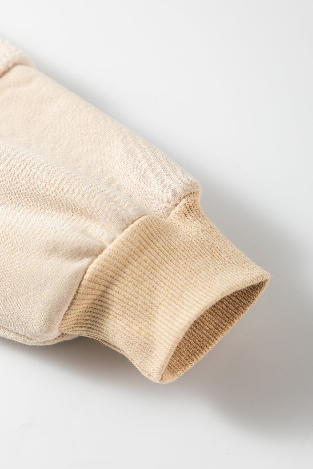 Sudadera con cuello redondo y mangas raglán