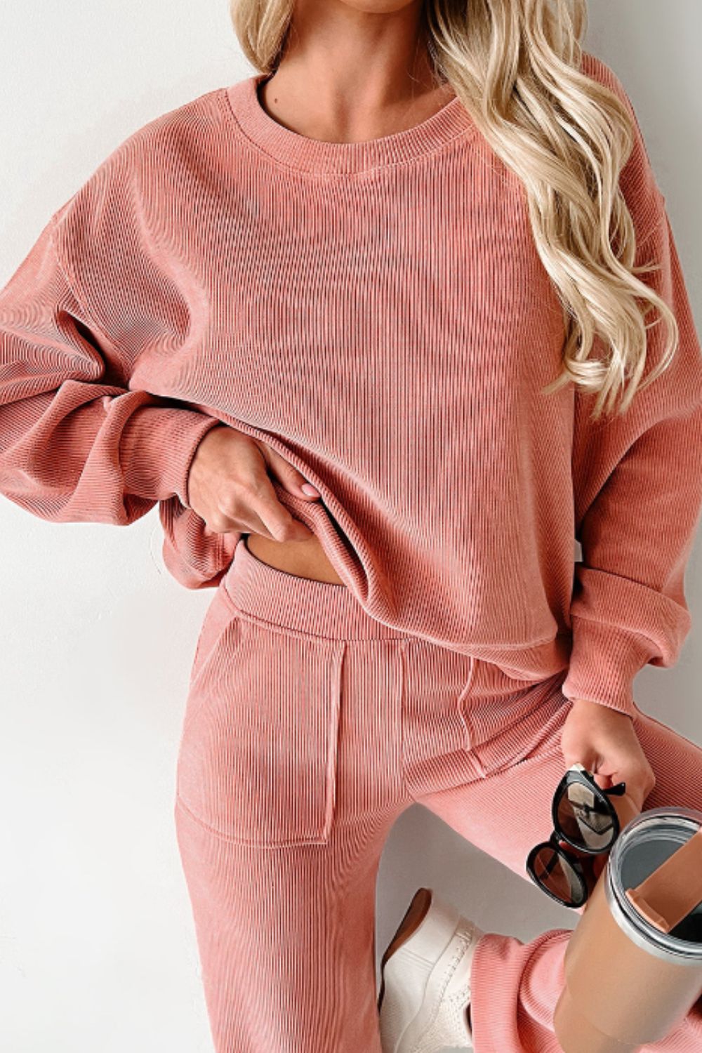 Conjunto de pantalón y top de manga larga con cuello redondo