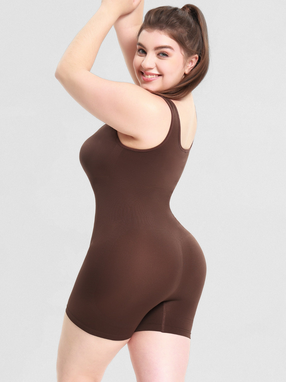 Mono moldeador con escote redondo y tirantes anchos