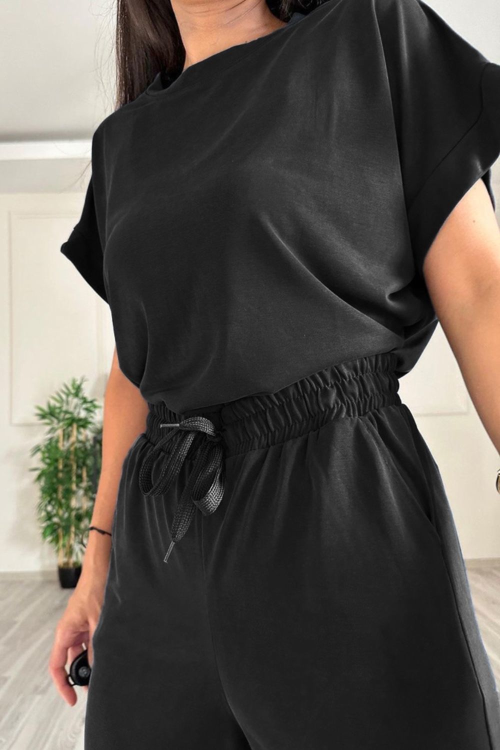 Conjunto de pantalón con cordón y camiseta de manga corta con cuello redondo