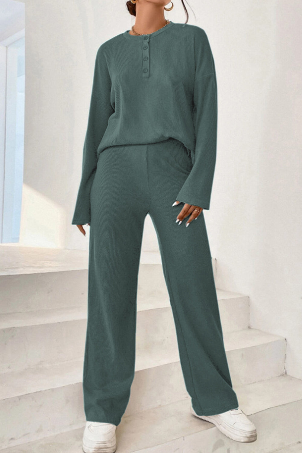 Conjunto de pantalón y top con medio botón acanalado