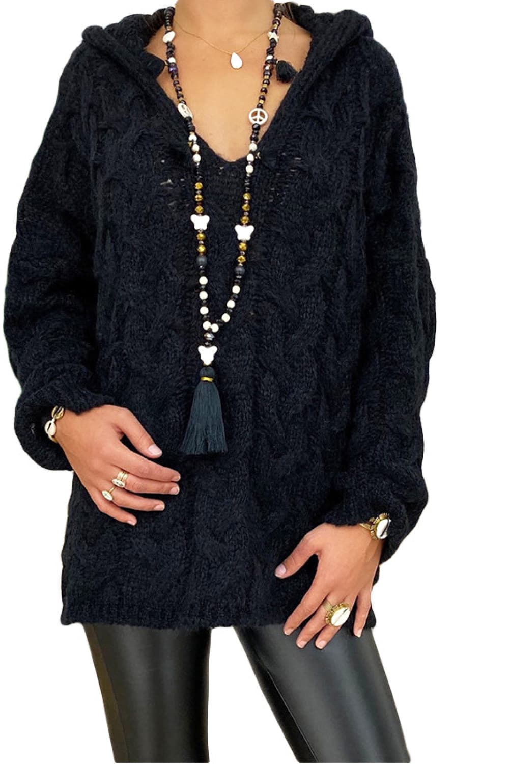 Suéter con capucha y tejido de cable