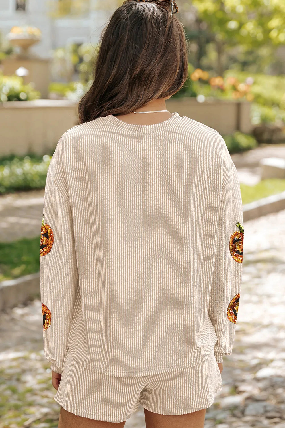 Conjunto de top y pantalones cortos con cuello redondo y calabaza con lentejuelas