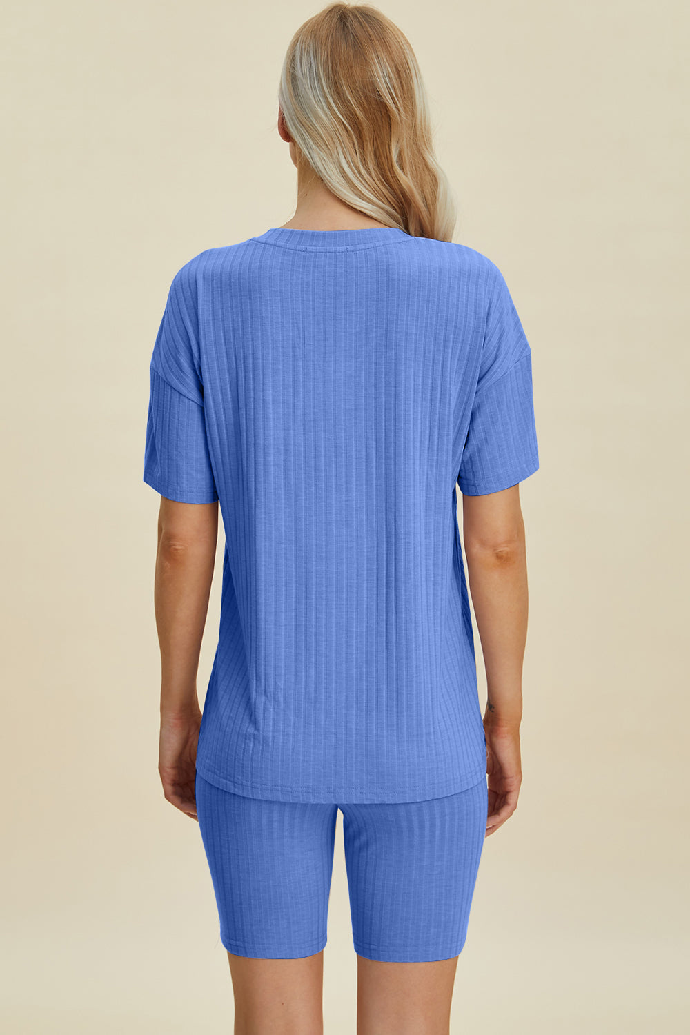 Conjunto de camiseta y pantalones cortos de manga corta con escote en V y canalé de talla grande Basic Bae