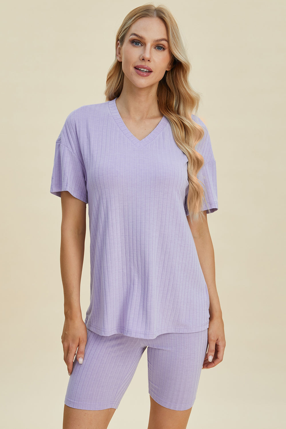 Conjunto de camiseta y pantalones cortos de manga corta con escote en V y canalé de talla grande Basic Bae