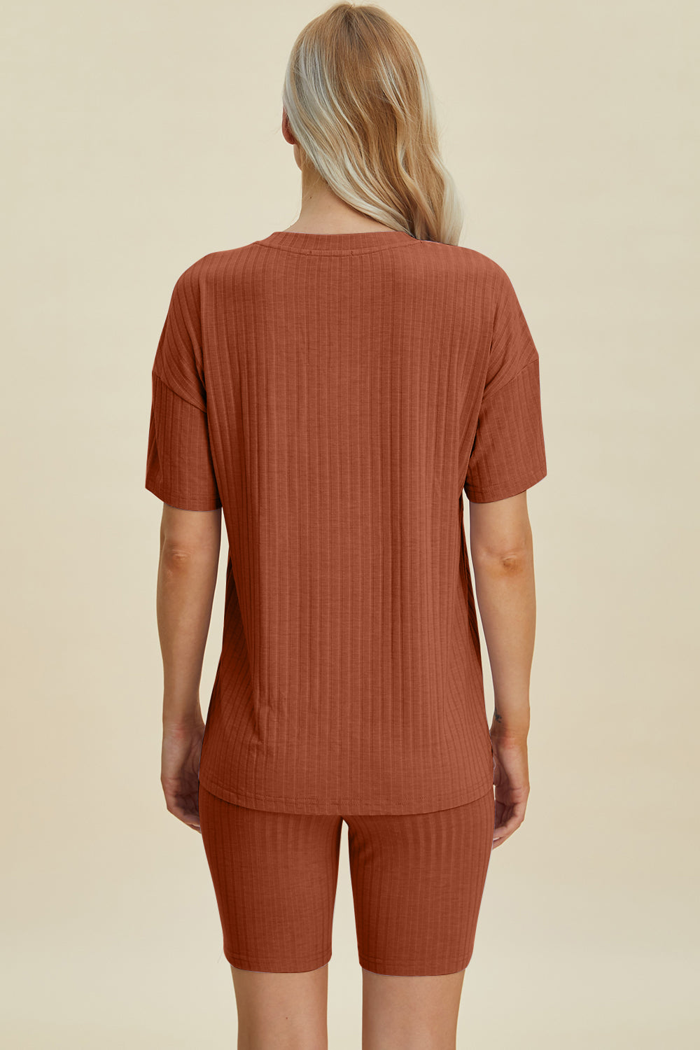 Conjunto de camiseta y pantalones cortos de manga corta con escote en V y canalé de talla grande Basic Bae