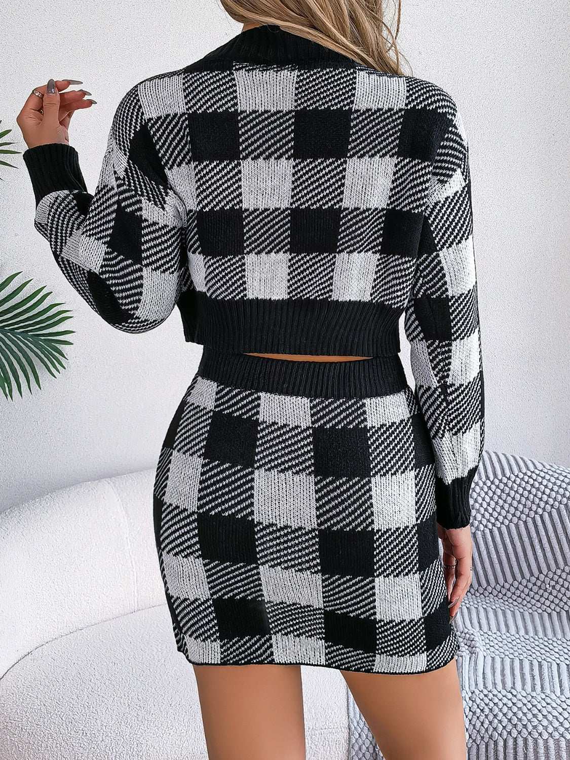 Conjunto de suéter y falda con cuello redondo a cuadros