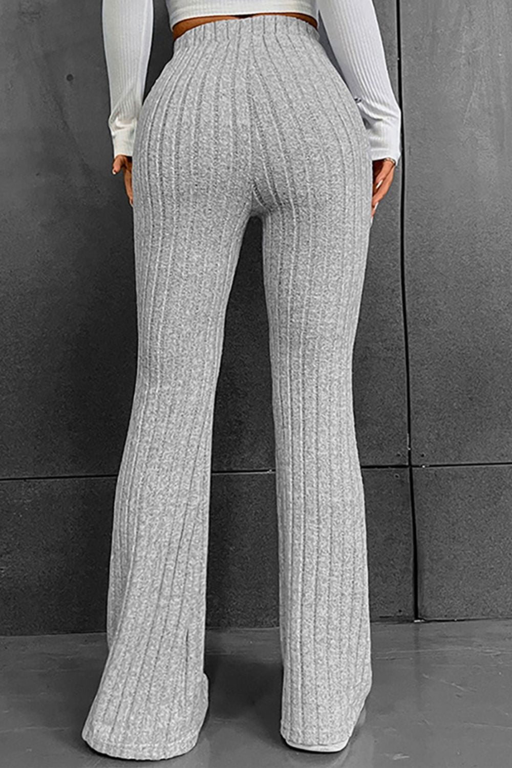 Pantalones acampanados de talle alto con canalé