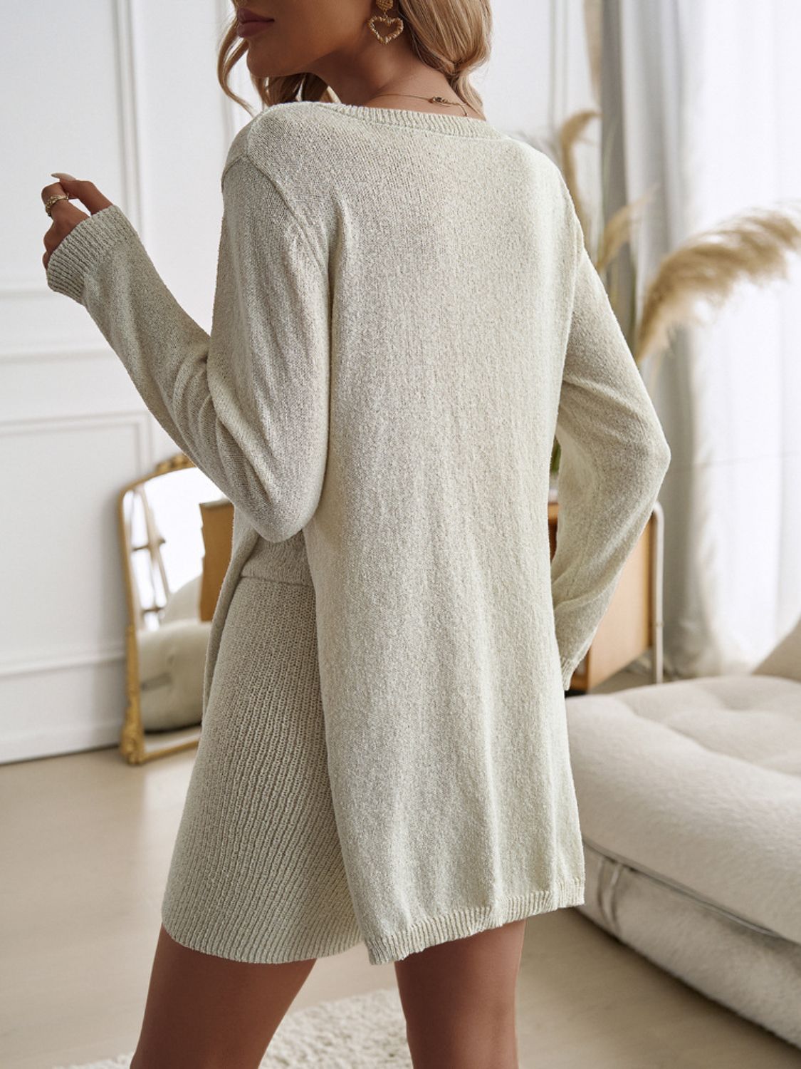 Conjunto de suéter y pantalones cortos con cuello redondo y abertura Devine