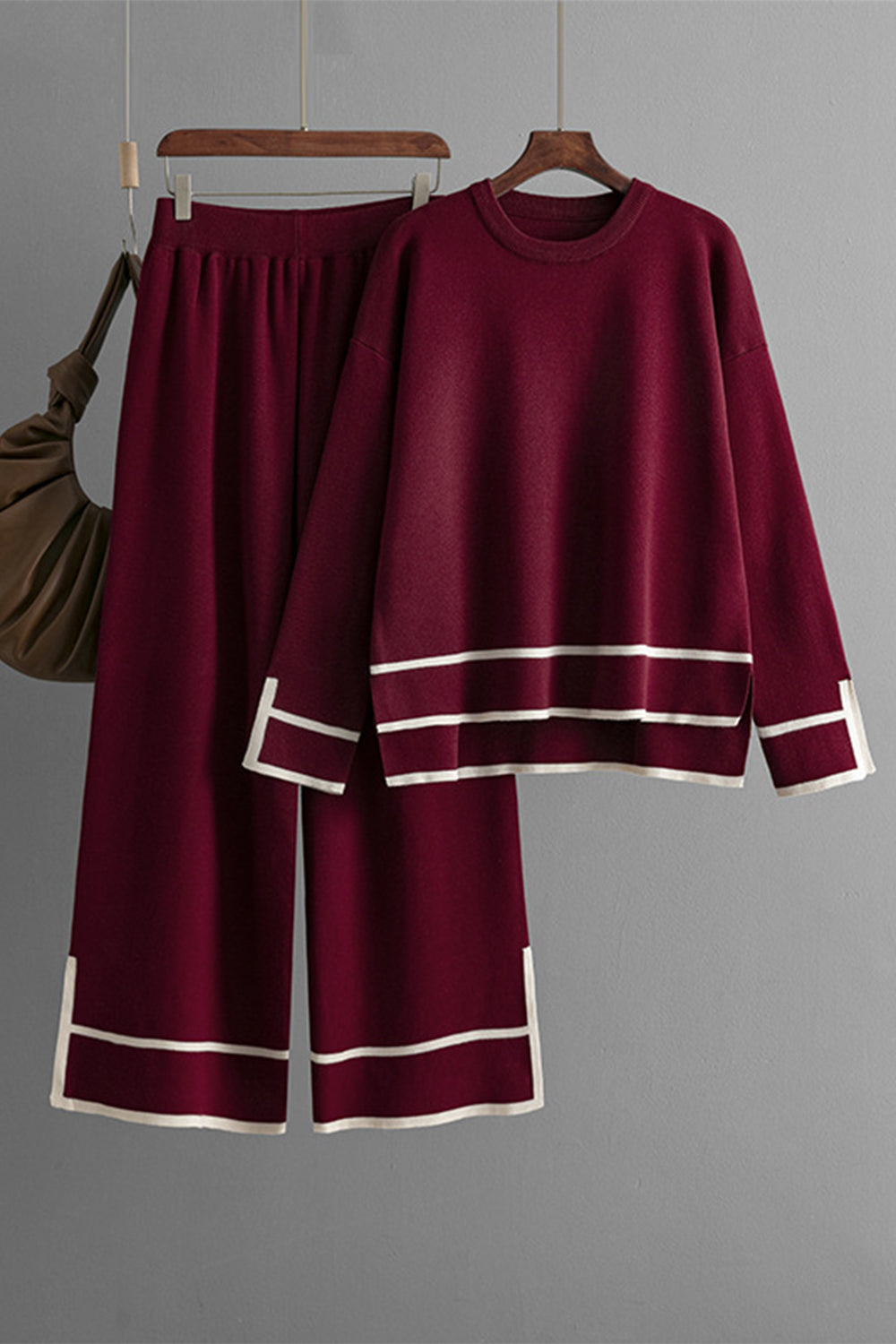 Conjunto de suéter y pantalón con cuello redondo alto y bajo