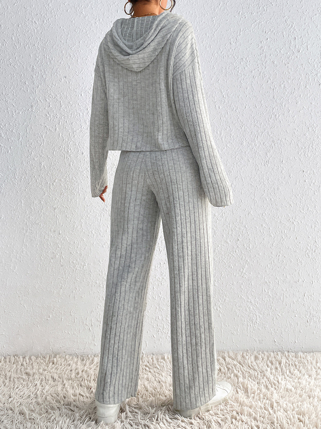 Conjunto de sudadera con capucha y pantalones de pierna recta con canalé y cordón de color miel