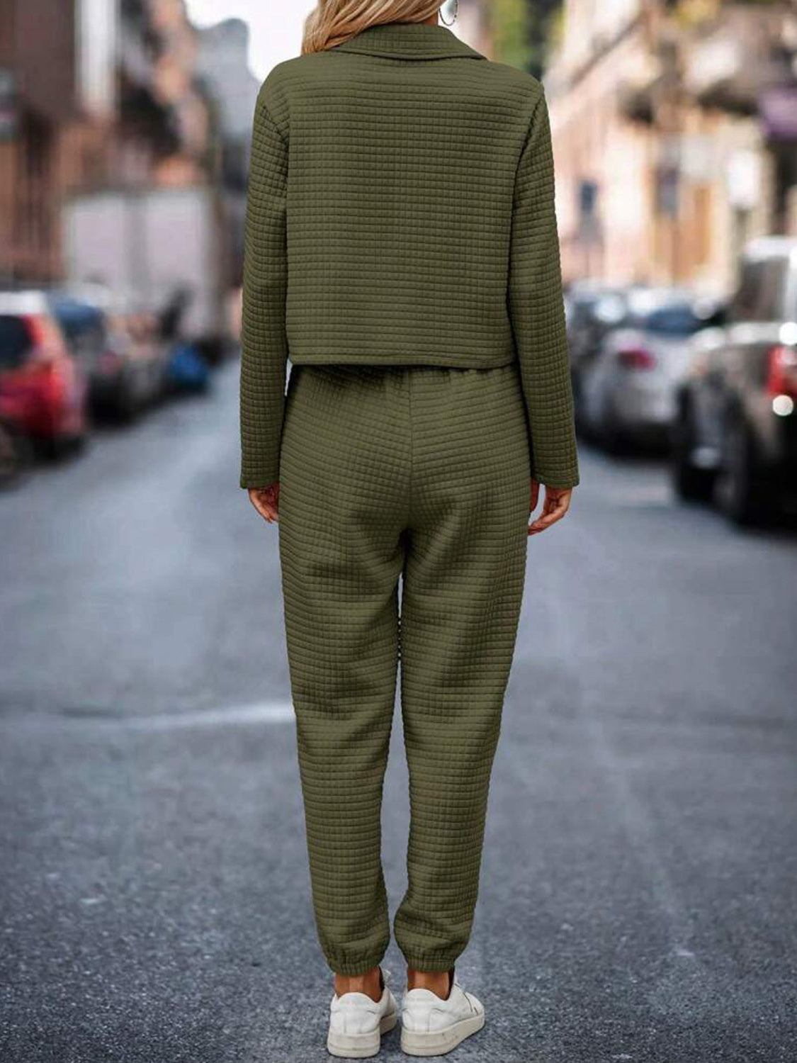 Conjunto de pantalón y top con botones a presión y textura a cuadros