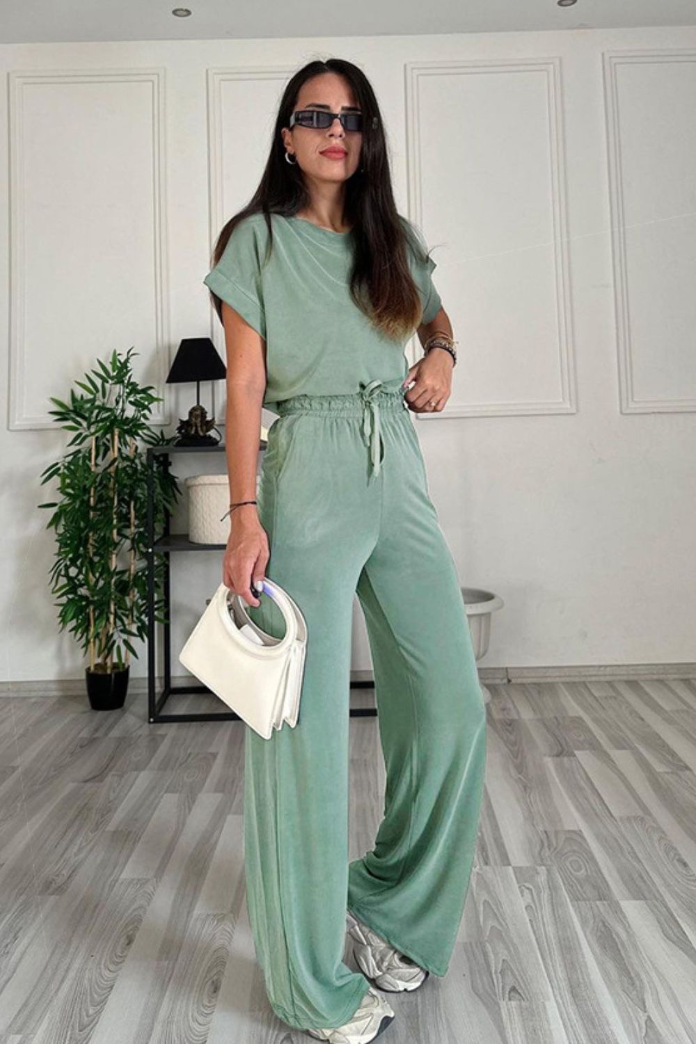 Conjunto de pantalón con cordón y camiseta de manga corta con cuello redondo