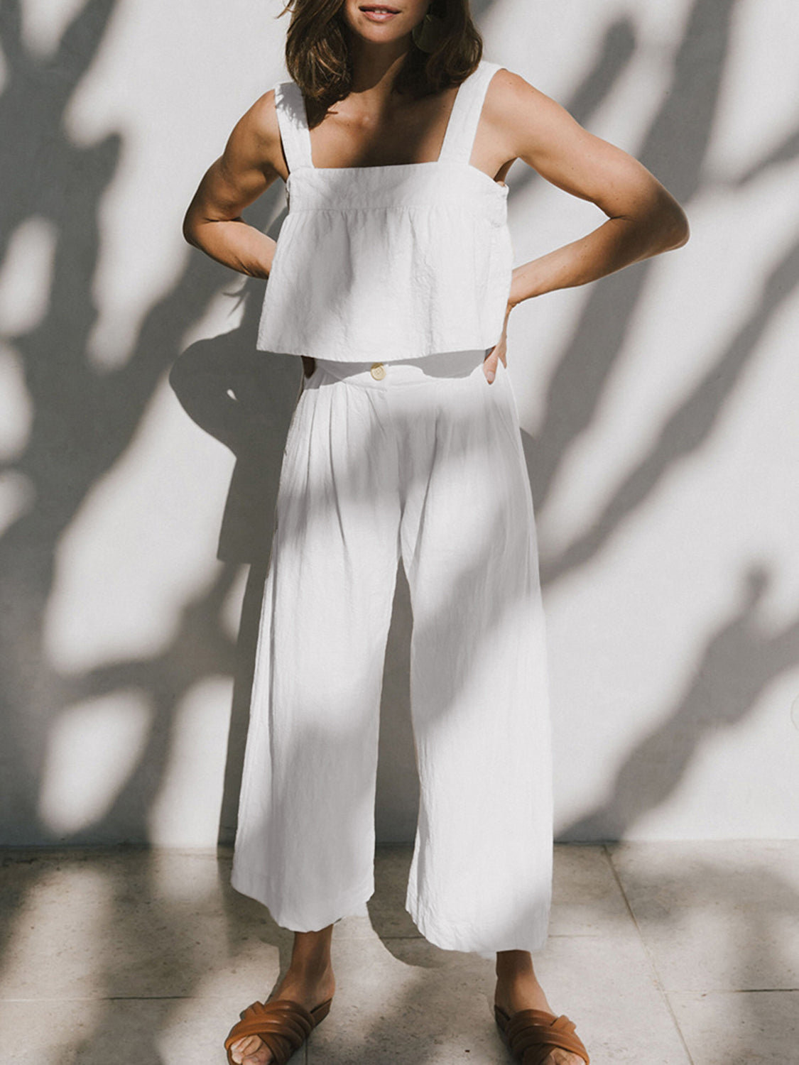 Conjunto de top y pantalón con tirantes anchos y escote cuadrado