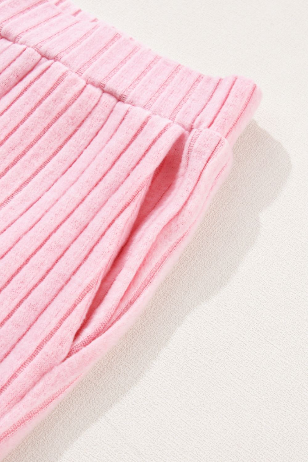 Conjunto de estar por casa con top y pantalón con escote en V acanalado