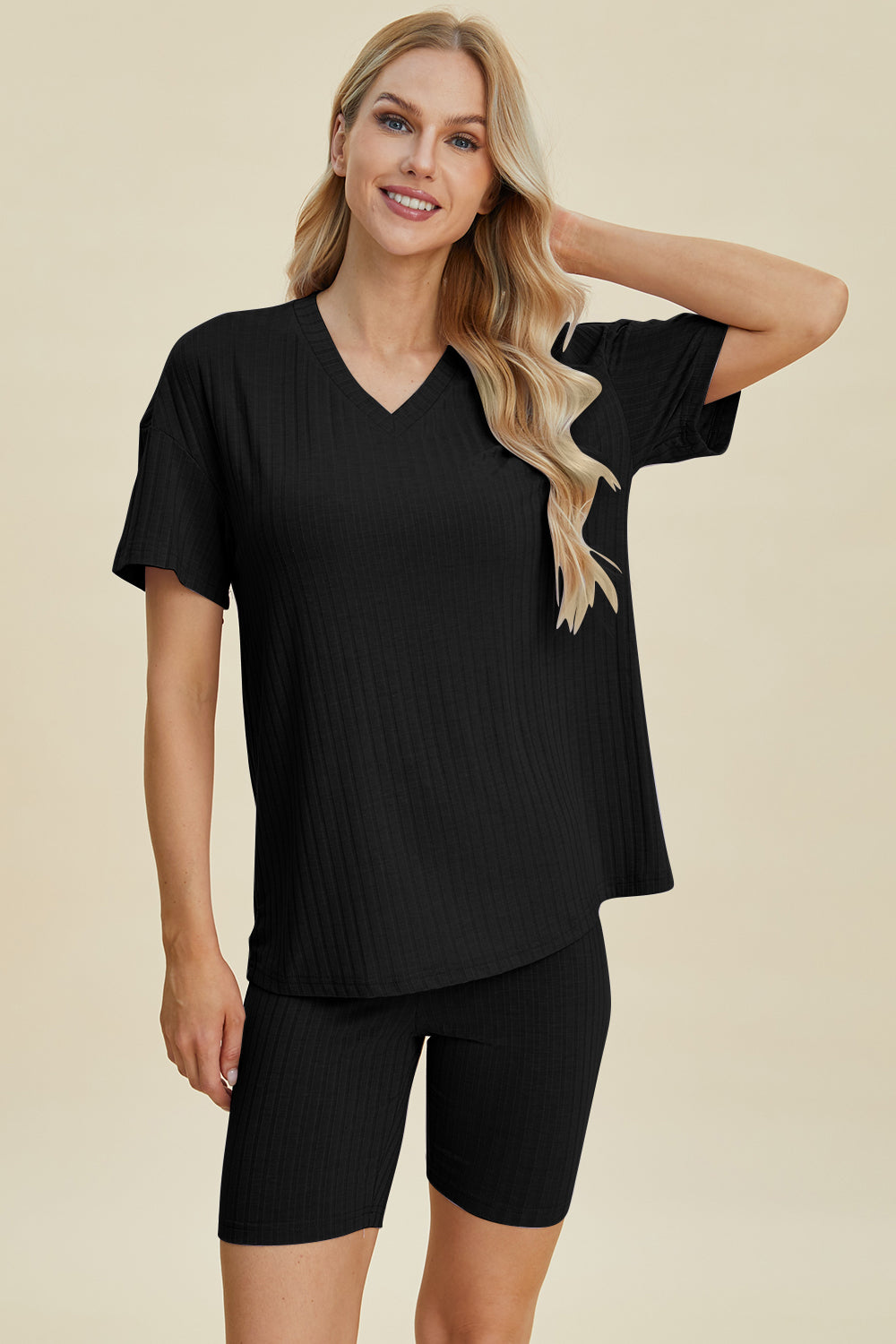 Conjunto de camiseta y pantalones cortos de manga corta con escote en V y canalé de talla grande Basic Bae