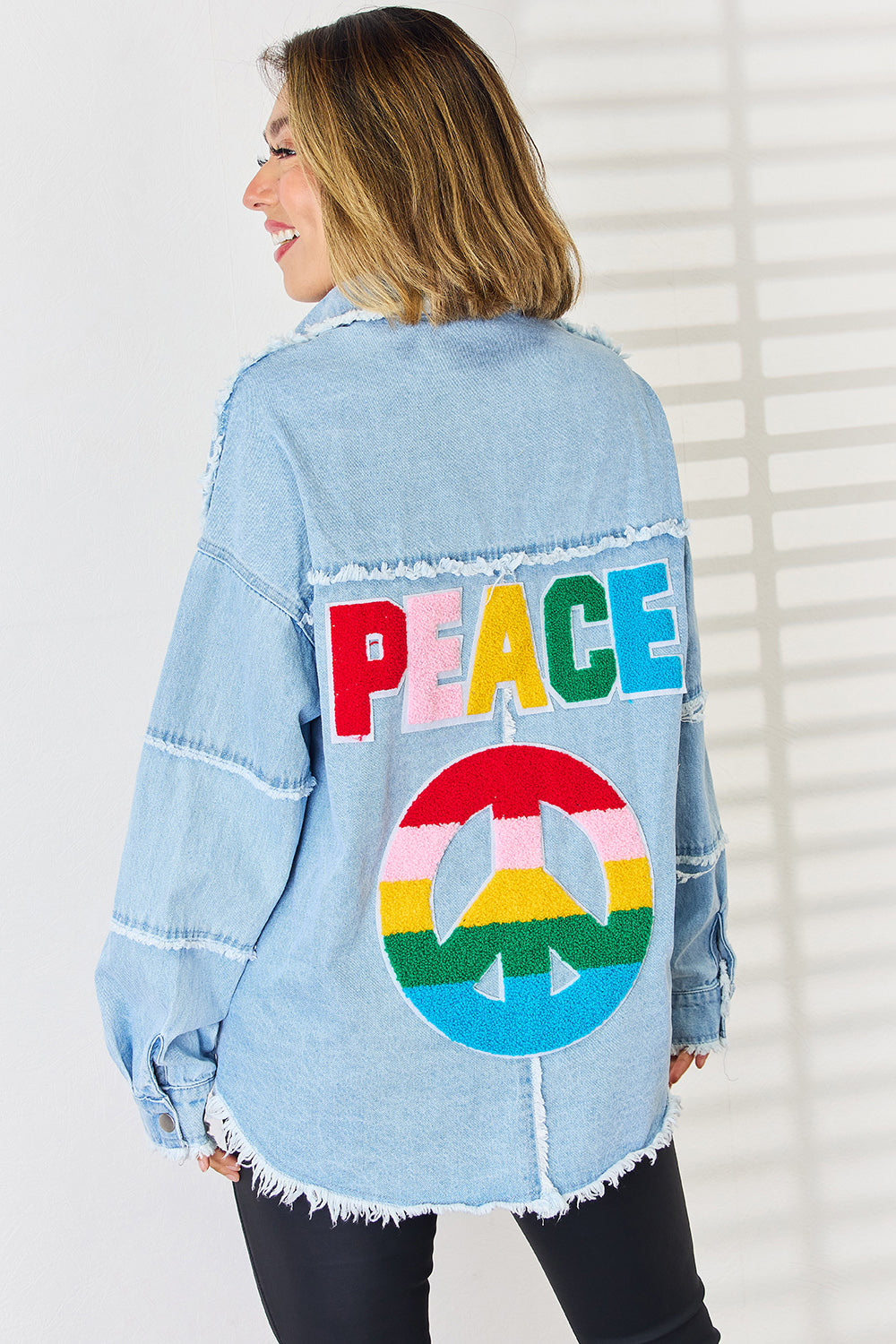 Blusa vaquera con hombros caídos y dobladillo sin rematar de PEACE