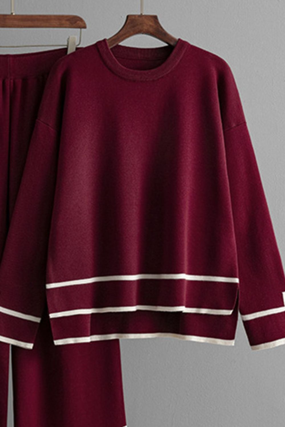 Conjunto de suéter y pantalón con cuello redondo alto y bajo