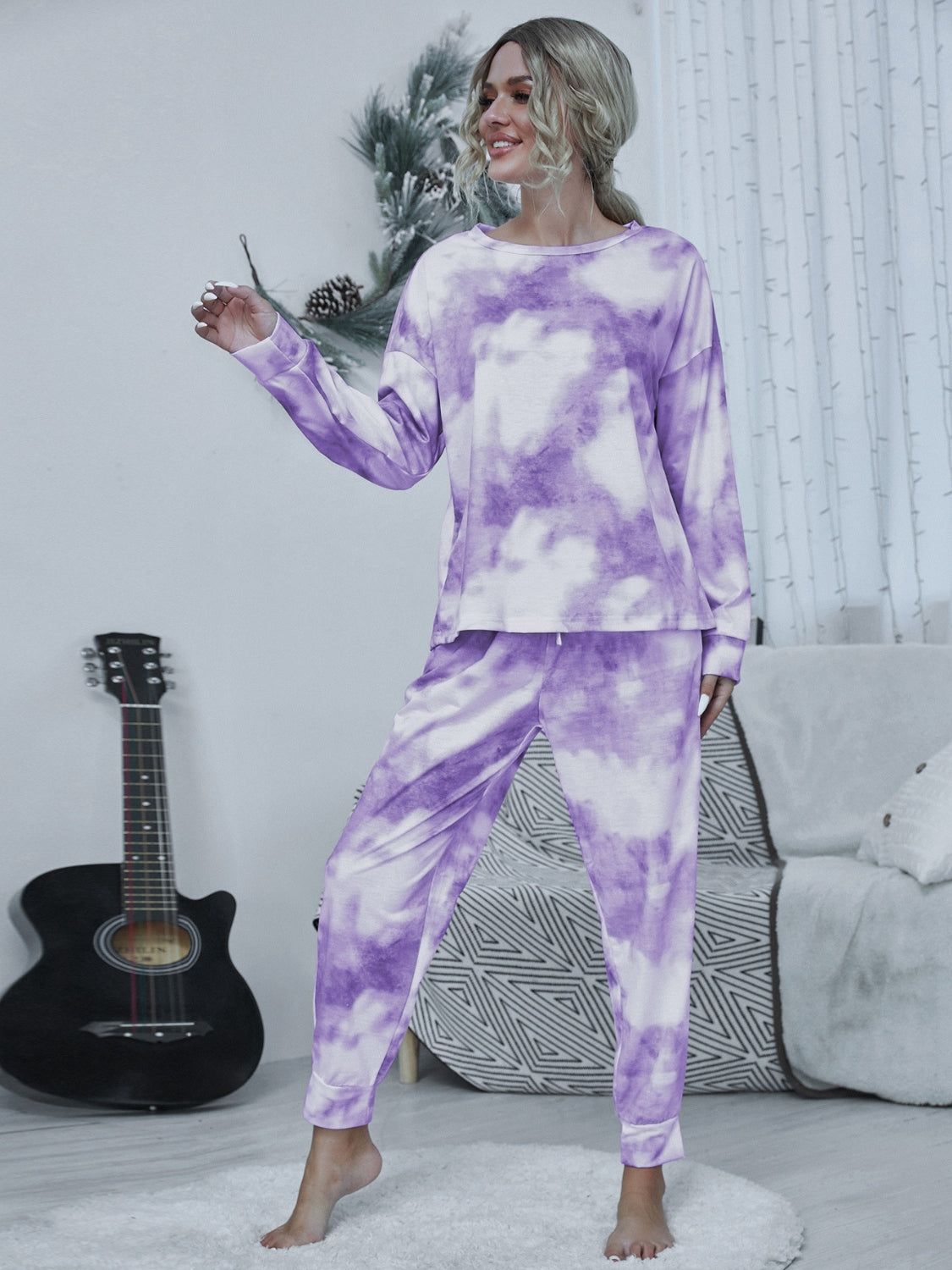 Conjunto de estar por casa con top de cuello redondo y pantalón con cordón y efecto tie-dye brillante