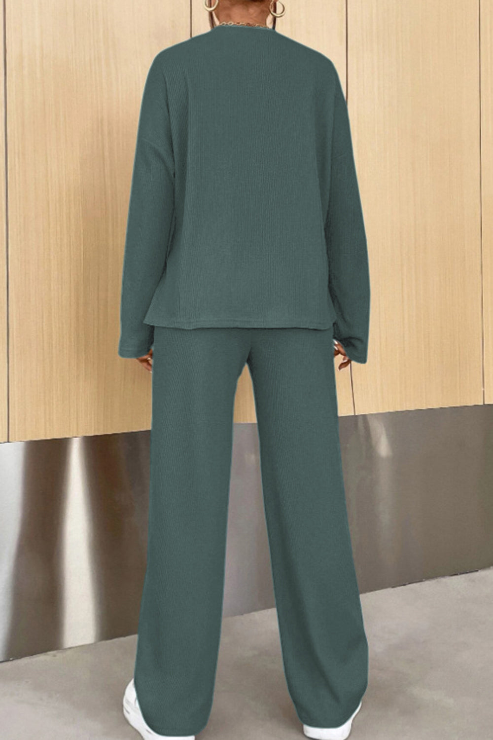 Conjunto de pantalón y top con medio botón acanalado