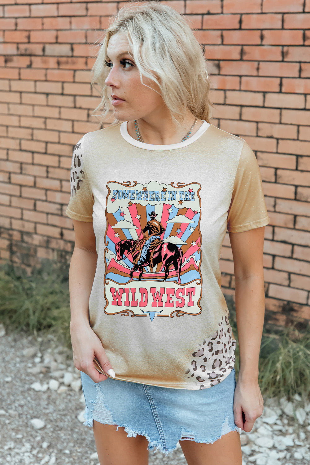 Camiseta gráfica de manga corta y cuello redondo