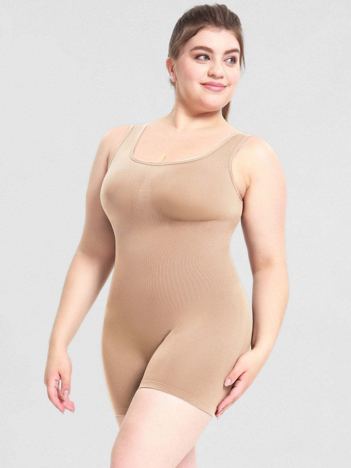 Mono moldeador con escote redondo y tirantes anchos