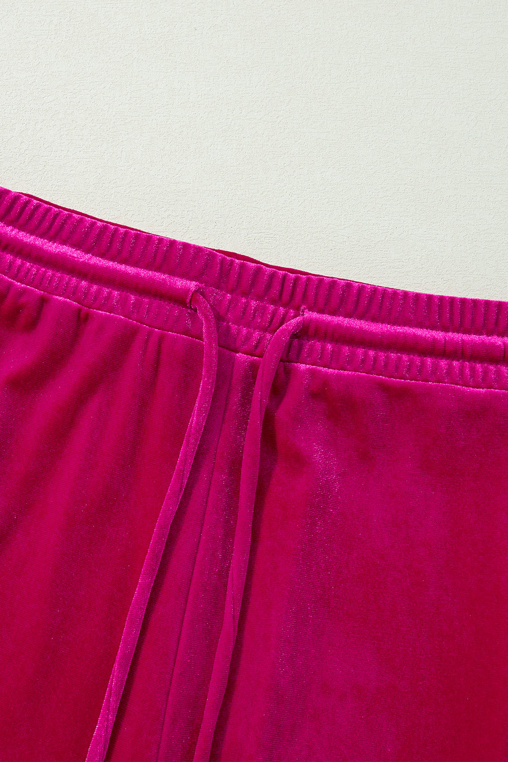 Conjunto de pantalón y top de manga larga con cuello redondo y volantes