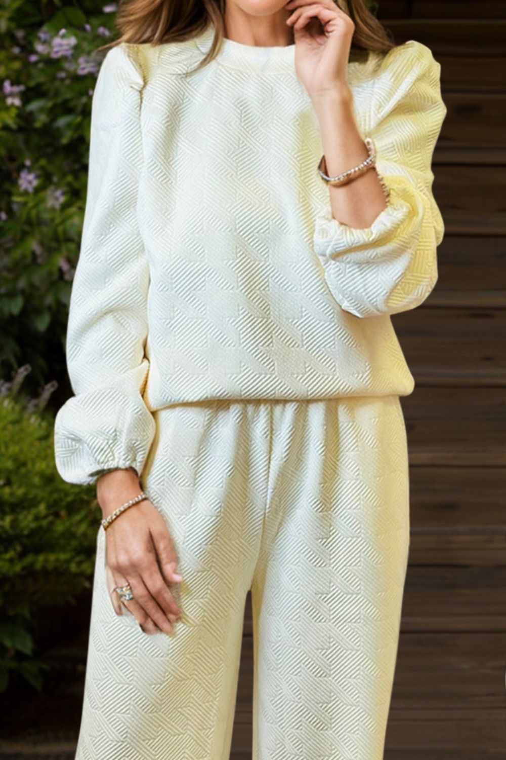Conjunto de pantalón y top de manga larga con cuello redondo