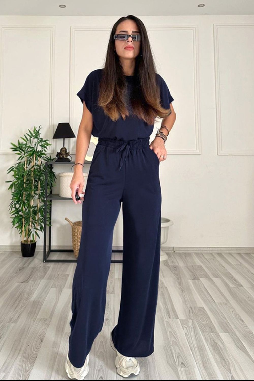 Conjunto de pantalón con cordón y camiseta de manga corta con cuello redondo