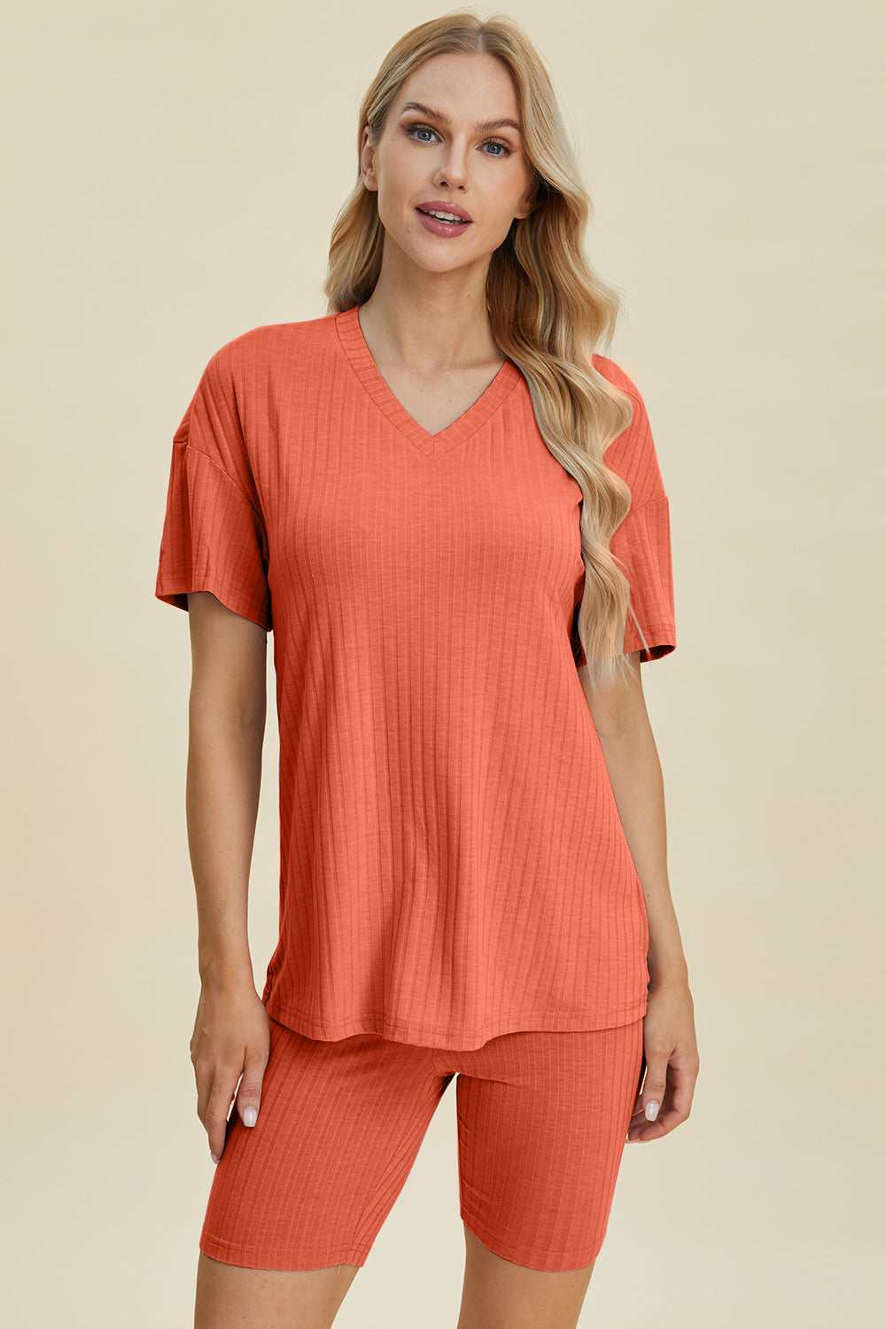 Conjunto de camiseta y pantalones cortos de manga corta con escote en V y canalé de talla grande Basic Bae