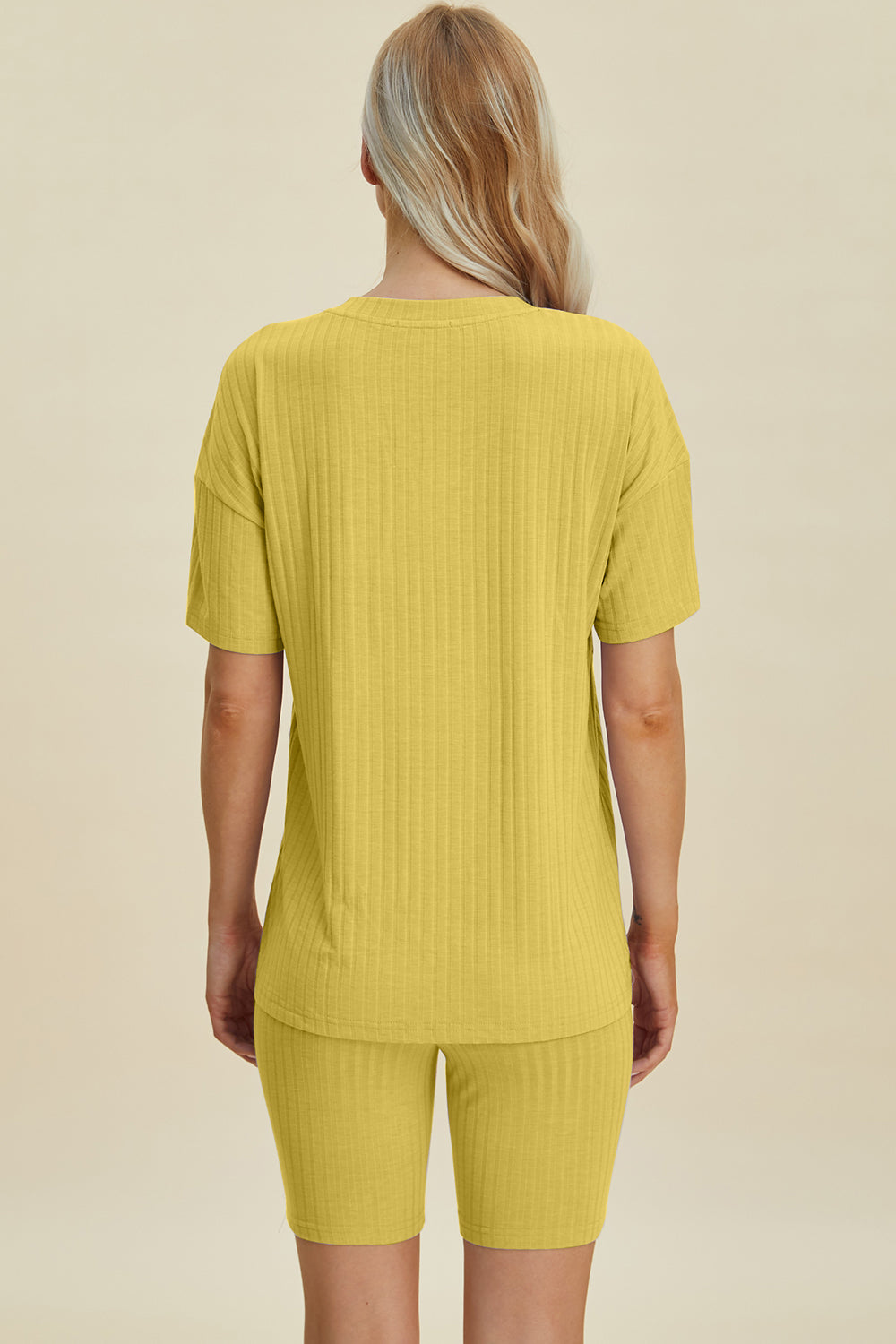 Conjunto de camiseta y pantalones cortos de manga corta con escote en V y canalé de talla grande Basic Bae