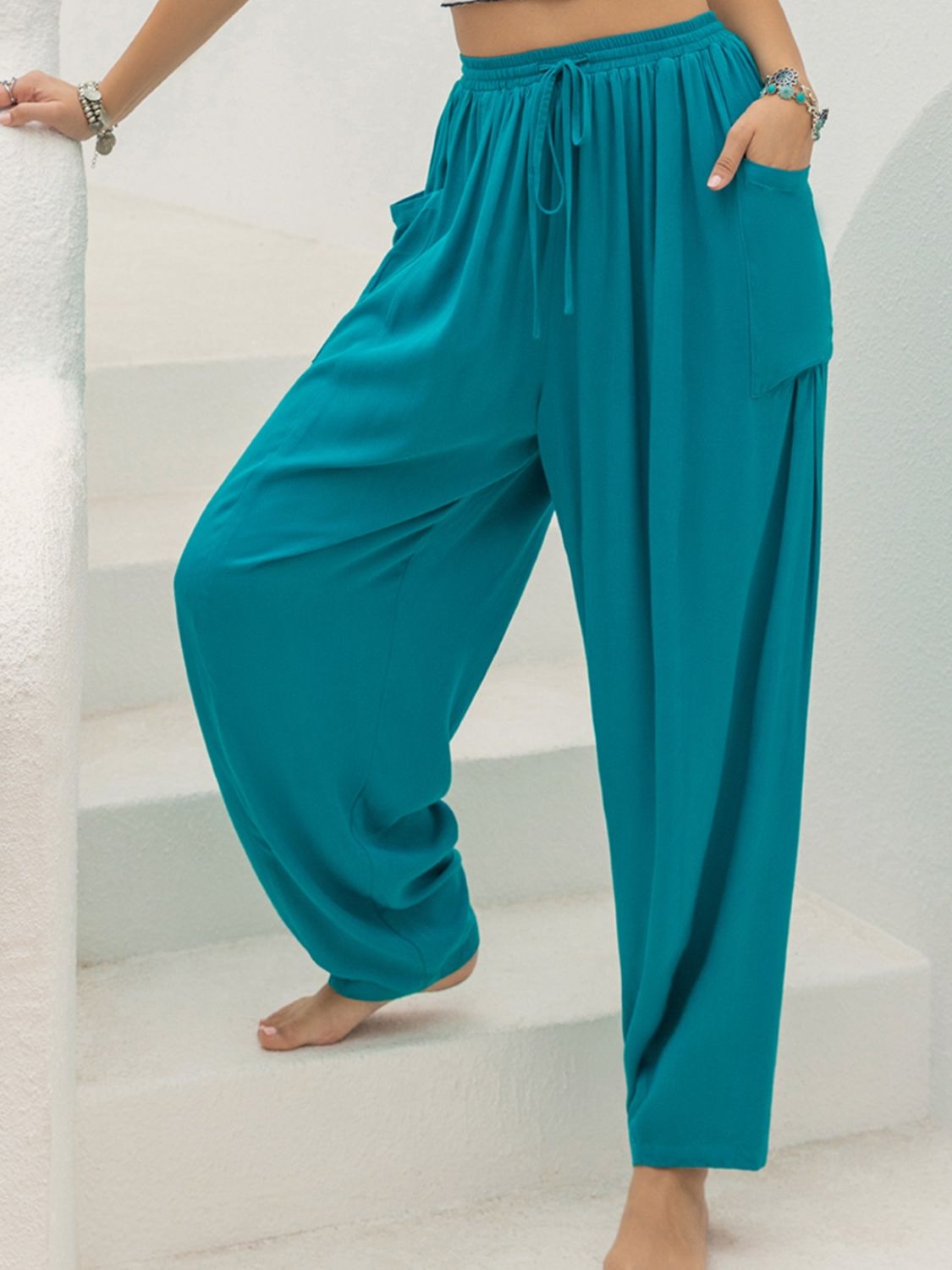 Pantalones anchos con cordón y bolsillos