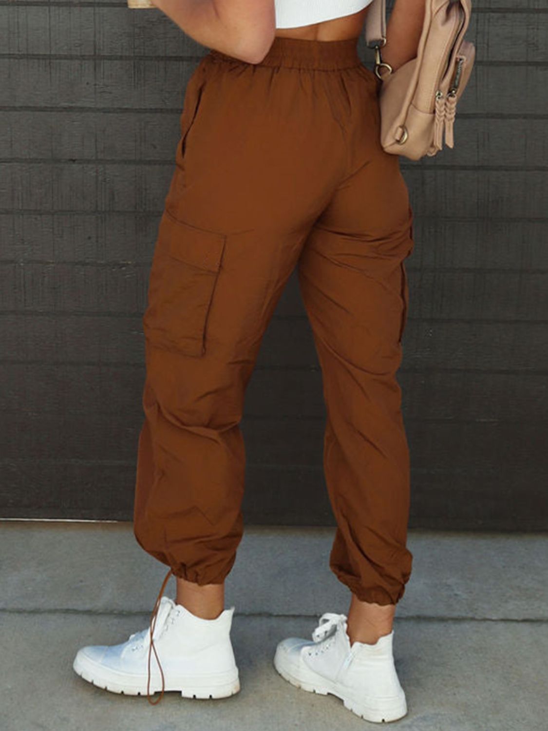 Pantalones de cintura alta con cordón y bolsillos
