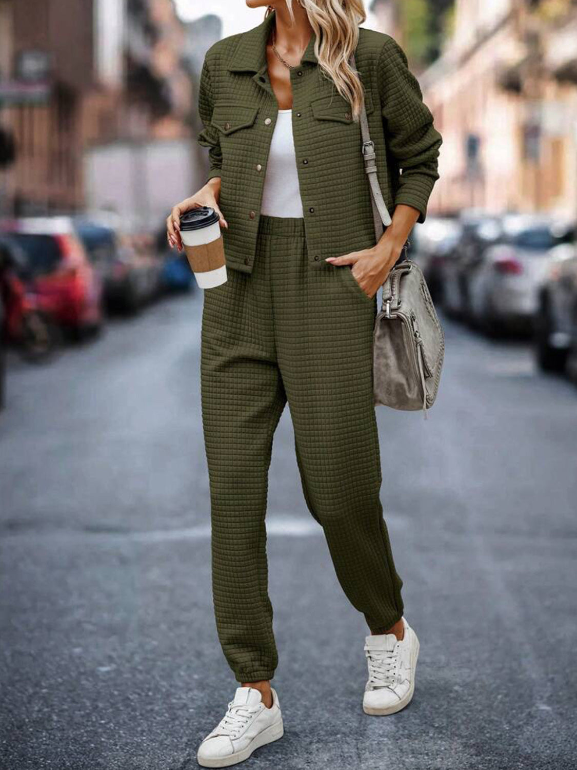 Conjunto de pantalón y top con botones a presión y textura a cuadros
