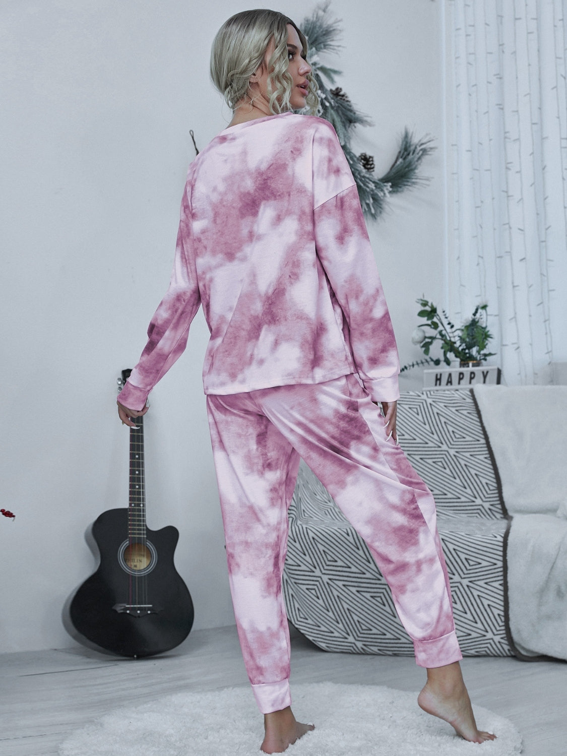 Conjunto de estar por casa con top de cuello redondo y pantalón con cordón y efecto tie-dye brillante